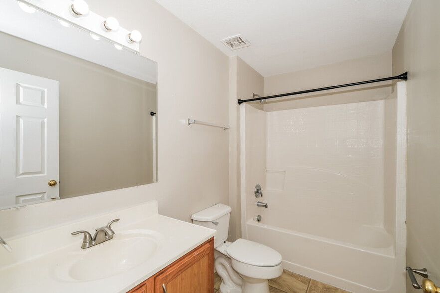 Building Photo - 17006 Torvest Ct