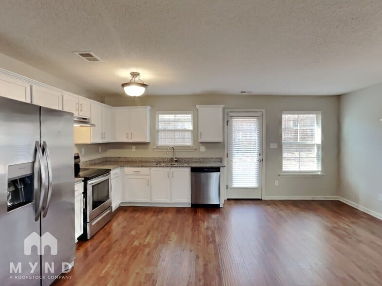 Building Photo - 160 Nicholas Dr