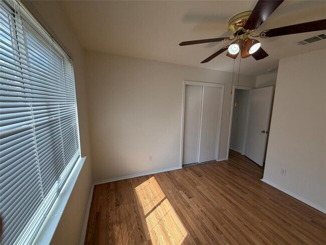 Building Photo - 917 W South St