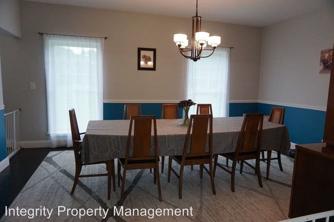 Building Photo - 4 br, 2.5 bath House - 10 Loosestrife Dr.