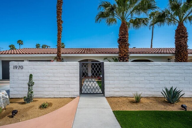 Building Photo - Luxury Mid-Century Retreat in the Heart of...