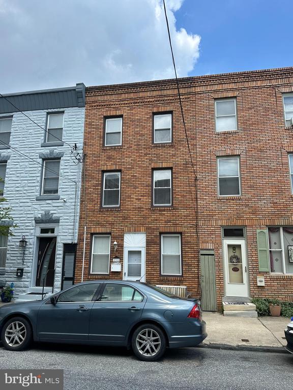 Primary Photo - 2705 E Somerset St