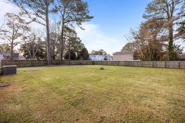 Building Photo - Cozy Home on a Quiet Street