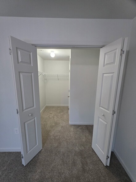 Building Photo - 5050 Seven Pine Cir