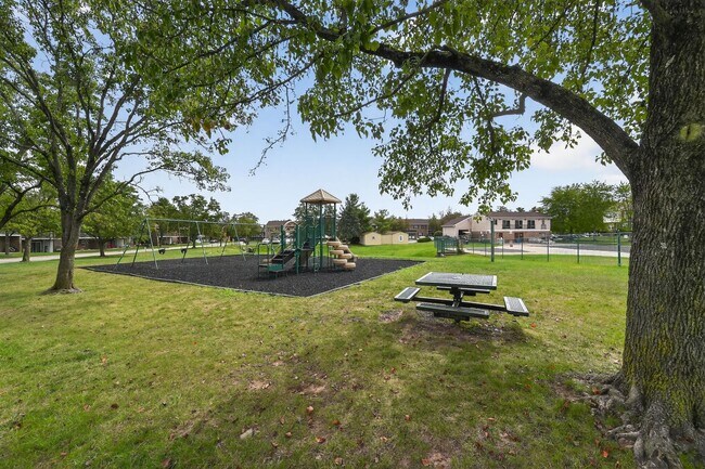 Building Photo - Beautiful 2 Bedroom, 1 Bathroom Condo In W...