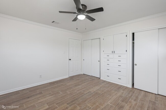 Building Photo - 1522 Captain Shreve Dr