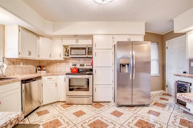 Building Photo - 1352 Chickasaw Dr