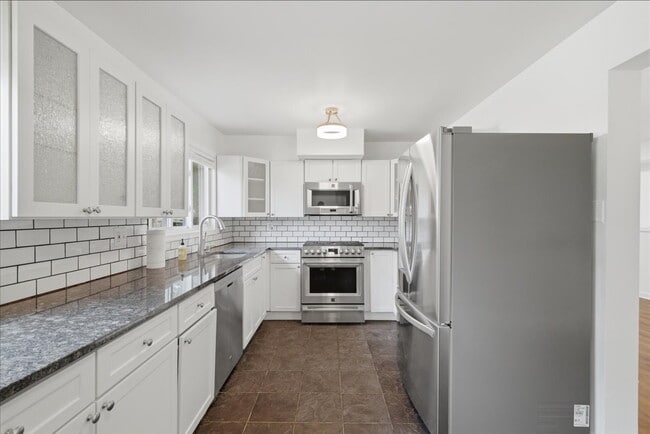 Building Photo - Charming Split-Level Home in the Heart of Alexandria
