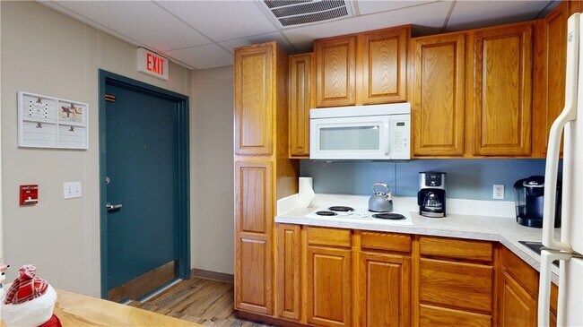 Building Photo - 5585 Straub Rd