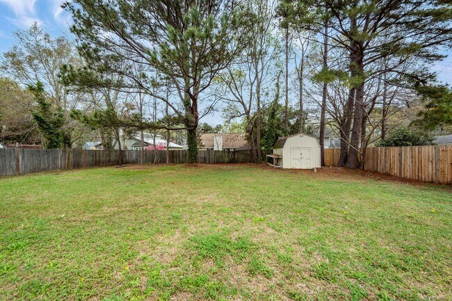 Building Photo - 5 Bedroom 2.5 Bath Home in St. James Estates - Goose Creek
