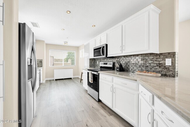 Building Photo - 11260 N 92nd St