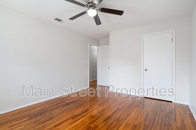 Building Photo - 118 Czar Ln