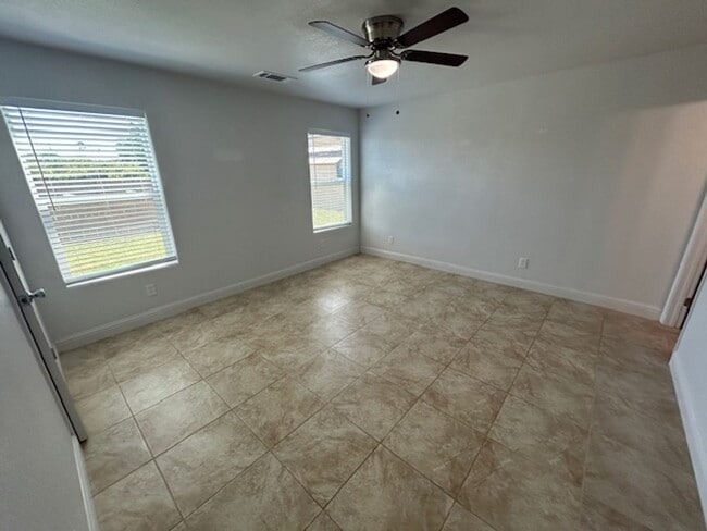 Building Photo - Newly Remodeled