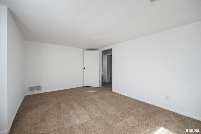 Building Photo - 205 W Glen Ave