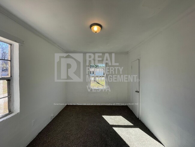 Building Photo - 3936 Spencer Cir