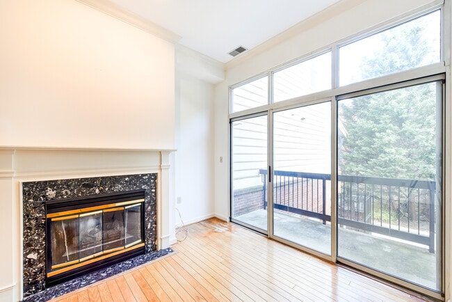 Building Photo - Two Level Two Bedroom Two Bath with Privat...