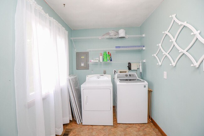 Building Photo - Luxurious home rental in Broad Bay Islands!