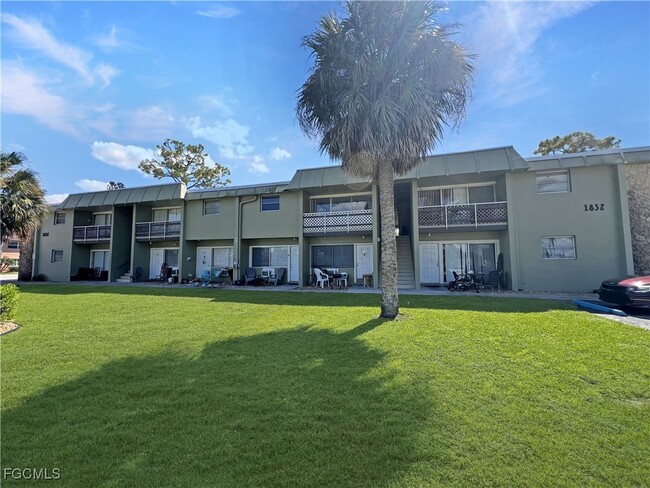 Building Photo - 1852 Golf View Ave