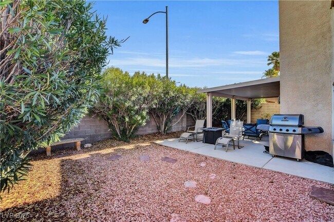 Building Photo - 9309 Mountain Rise Ave