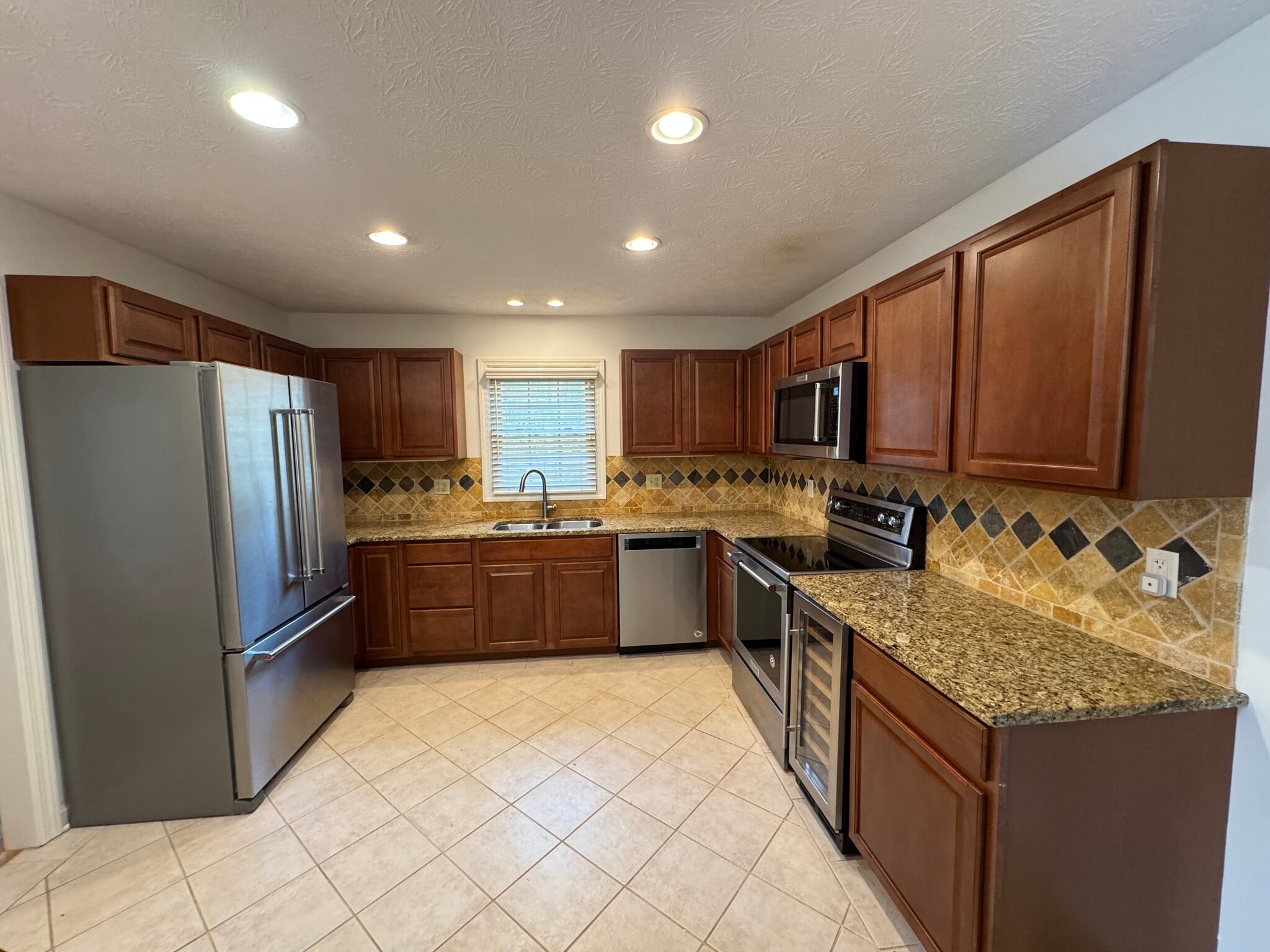 Building Photo - 1112 Greywood Dr