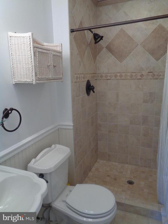 Building Photo - 10 Donagh Ct