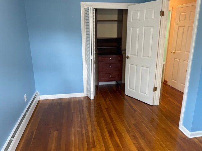 Building Photo - Single Family Home For Rent in North Kingstown!