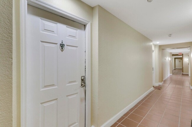 Building Photo - 630 S Sapodilla Ave