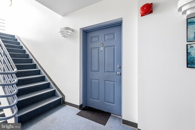 Building Photo - 5213 Le Parc Dr