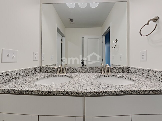 Building Photo - 288 Camp dr