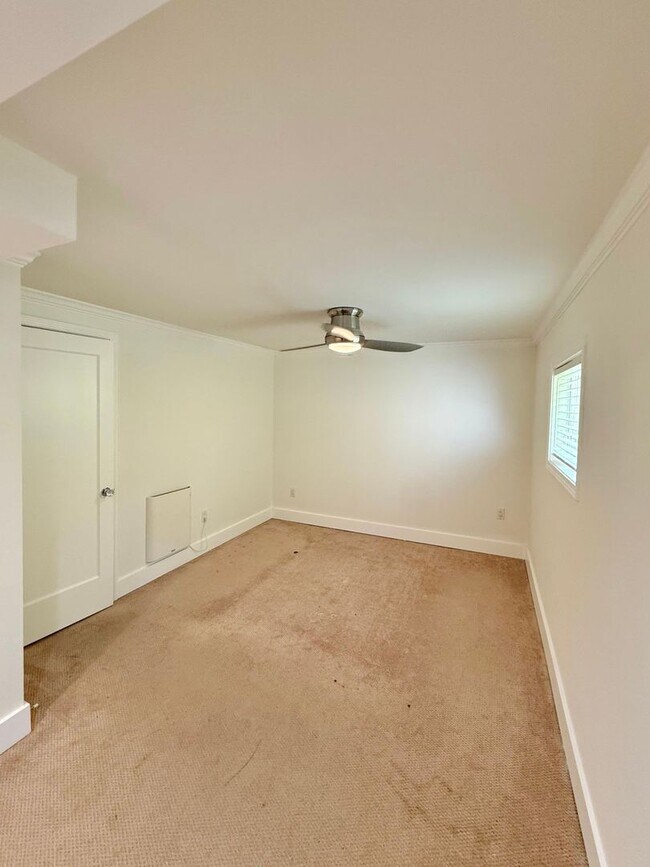 Building Photo - Stylish 3-Bed, 2-Bath Home in the Heart of...