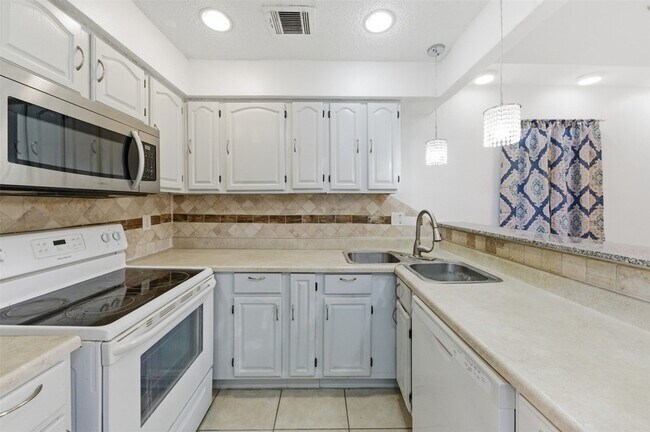Building Photo - 12503 Newbrook Dr