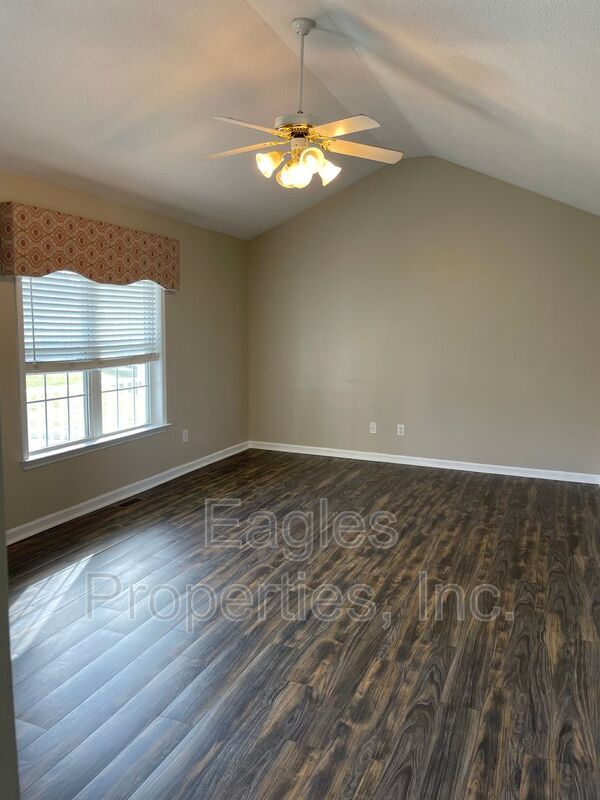 Building Photo - 104 Jordan Bluff Pl