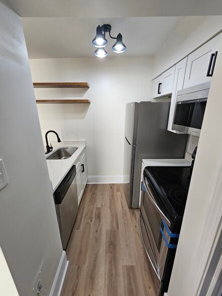 Building Photo - 4833 Zenith St