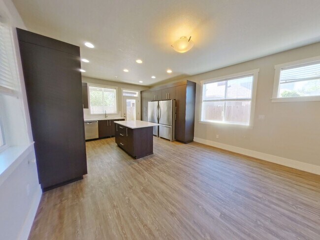 Building Photo - 335-337 NW 18th St.