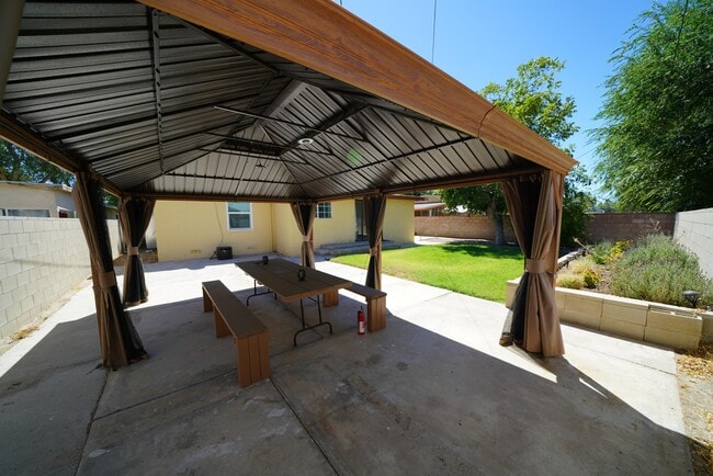 Building Photo - 45339 11th St W