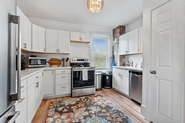 Building Photo - 215 Center Ave