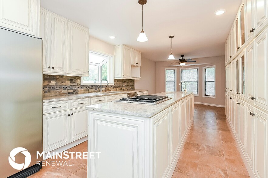 Building Photo - 616 Rivercrest Dr