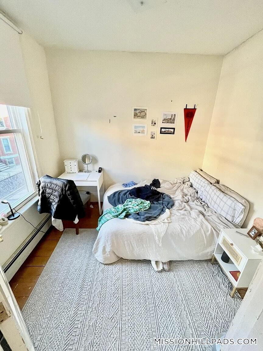 Building Photo - 44 Delle Ave