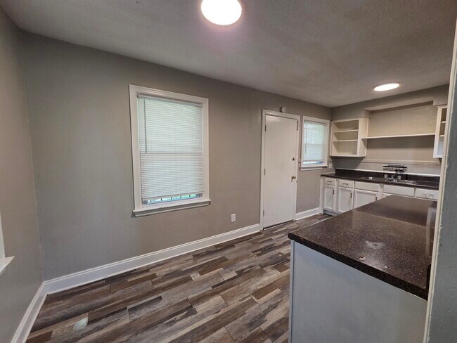 Building Photo - 3614 Mary Cove