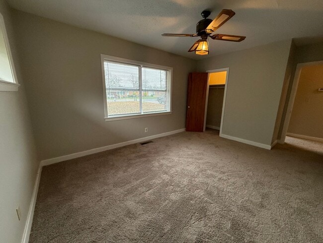 Building Photo - Great 3 bed 2 bath