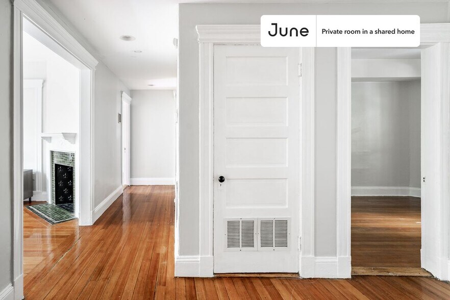 Building Photo - Room in Shared 4 bed/2 bath home in Brookline