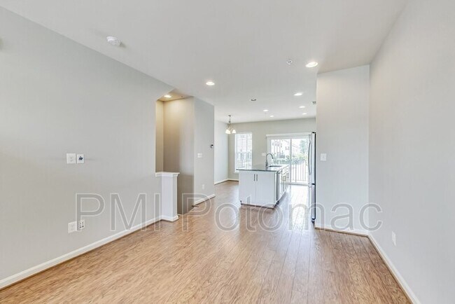 Building Photo - 22502 Tate St