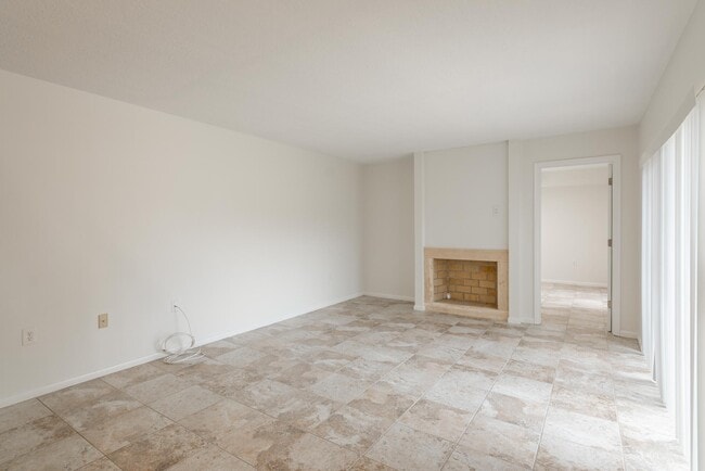 Building Photo - 1607 16th Ln