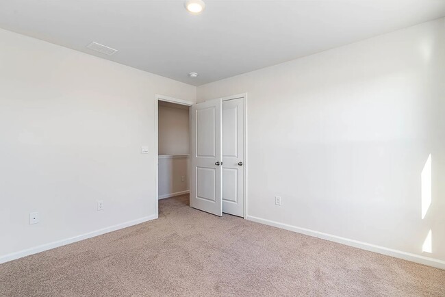 Building Photo - 304 Picnic Basket Pl