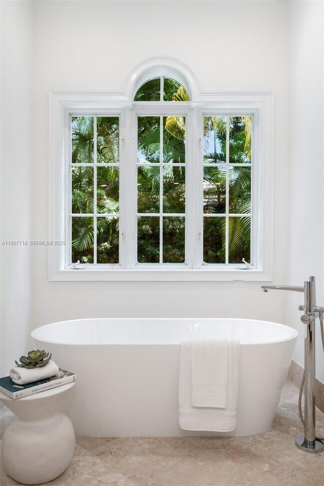 Building Photo - 9941 SW 60th Ct