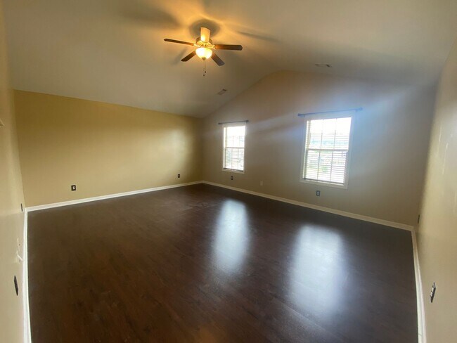 Building Photo - 210 Edgarton Way