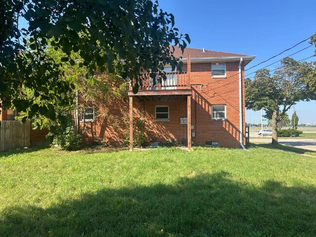 Building Photo - Three bedroom lower unit.