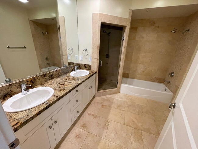 Building Photo - Studio City living at a great price. 3bd/2ba condo, dual parking, water/trash included!