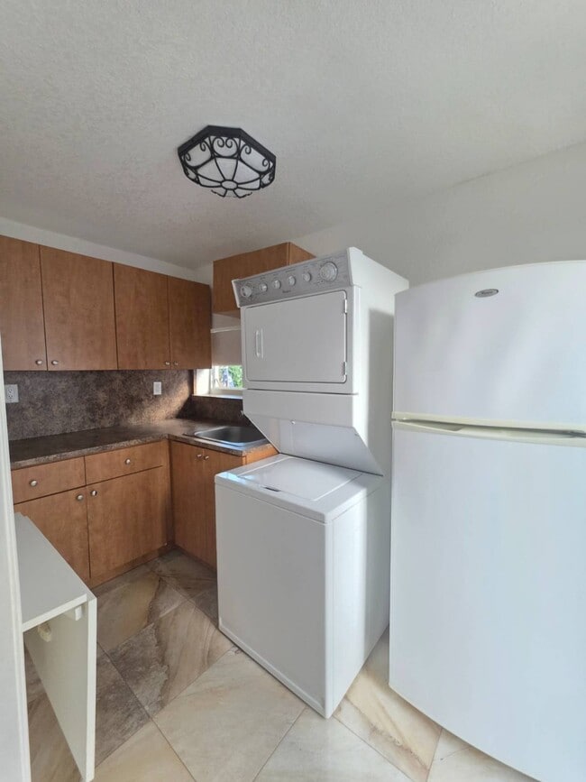 Building Photo - 125 SW 32nd Court Rd