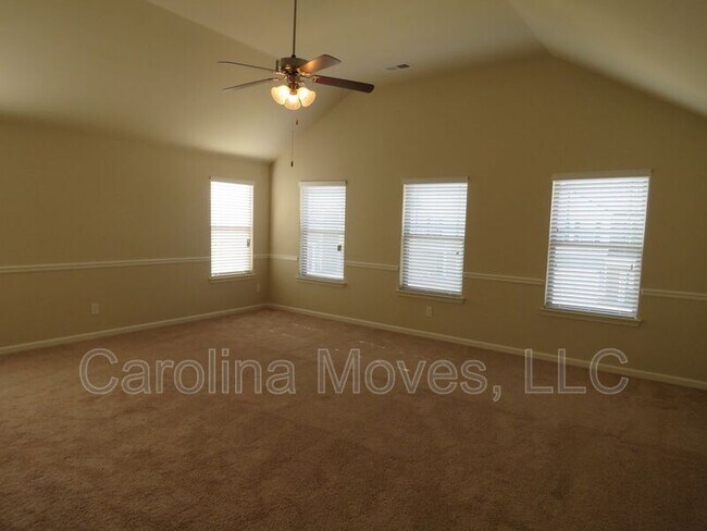 Building Photo - 206 Heatherwood Ln